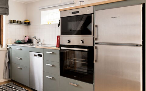 Solgläntan: Kitchen Appliance, Kitchen, Major Appliance, Cabinetry, Home Appliance, Flooring, Countertop, Kitchen Stove, Drawer, Furniture