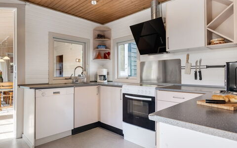 Hedwig - 120M to the Fjord: Kitchen, Countertop, Kitchen Appliance, Major Appliance, Interior Design, Wood, Flooring, Ceiling, Cabinetry, Home Appliance