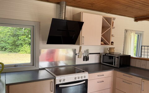 Hedwig - 120M to the Fjord: Wood, Kitchen Appliance, Flooring, Interior Design, Kitchen, Floor, Cabinetry, Countertop, Kitchen Stove, Home Appliance
