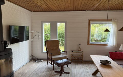 Hedwig - 120M to the Fjord: Flooring, Wall, Interior Design, Wood, Floor, Furniture, Ceiling, Wood Flooring, Lighting, Room