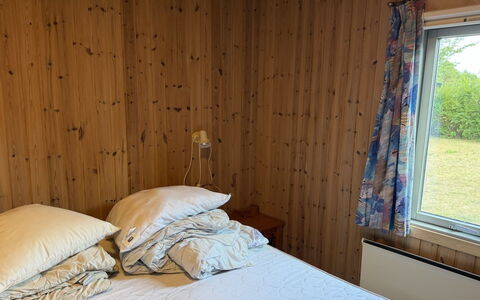 Hedwig - 120M to the Fjord: Wood, Bedroom, Floor, Flooring, Bed, Furniture, Interior Design, Textile, Bed Sheet, Room