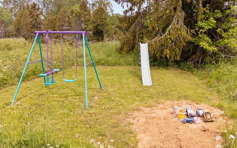 Niinimökki: Grass, Land Lot, Outdoor Play Equipment, Lawn, Garden, Soil, Woodland, Park, Backyard