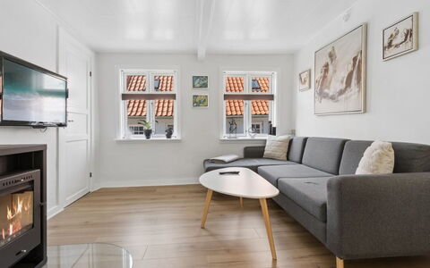 Jasper - 100M from the Sea: Interior Design, Furniture, Flooring, Couch, Wall, Floor, Wood, Living Room, Ceiling, Home