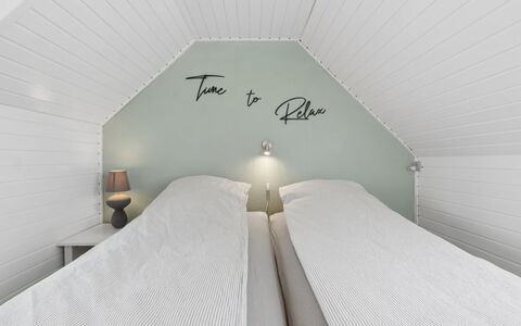 Jasper - 100M from the Sea: Bedroom, Bed, Floor, Wood, Interior Design, Bedding, Bed Sheet, Flooring, Ceiling, Linens