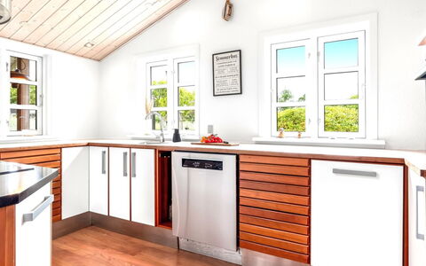 Tian - 1Km from the Sea: Flooring, Wood, Kitchen, Floor, Interior Design, Furniture, Countertop, Kitchen Appliance, Cabinetry, Wood Flooring