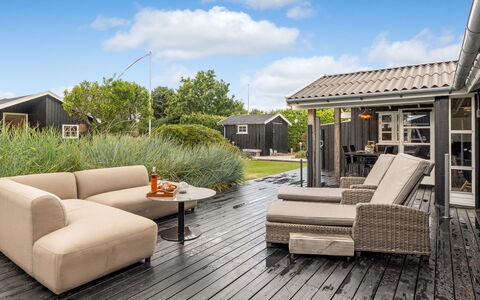 Tian - 1Km from the Sea: Wood, Roof, Deck, Home, Wood Flooring, Hardwood, Plank, Outdoor Furniture, Porch, Cottage