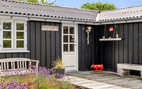 Tian - 1Km from the Sea: Wood, Door, Roof, Flowerpot, House, Home, Cottage, Siding, Garden, Garden Buildings