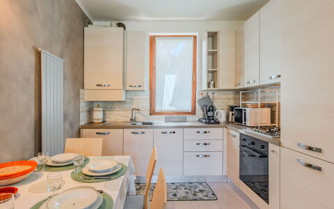 Casa Burli: Kitchen Appliance, Kitchen, Interior Design, Flooring, Major Appliance, Countertop, Wood, Furniture, Floor, Cabinetry
