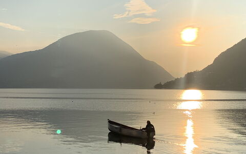 Casa Burli: Water, Mountainous Landforms, Body Of Water, Mountain, Hill, Coastal And Oceanic Landforms, Highland, Sunrise, Lake, Boat