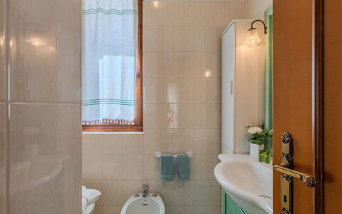 Casa Burli: Bathroom Sink, Bathroom, Plumbing Fixture, Interior Design, Flooring, Floor, Sink, Tap, Plumbing, Lighting