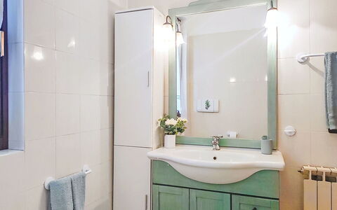 Casa Burli: Bathroom Sink, Plumbing Fixture, Bathroom, Interior Design, Sink, Flooring, Bathroom Cabinet, Mirror, Tap, Floor