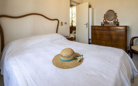 La Terrazza in Centro, Genova: Furniture, Bedroom, Bed, Wood, Bedding, Bed Sheet, Interior Design, Floor, Linens, Flooring