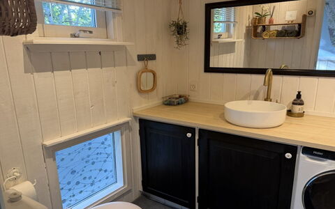 Florida - from the Sea: Plumbing Fixture, Interior Design, Flooring, Plumbing, Room, Floor, Bathroom Cabinet, Sink, Tap, Bathroom Sink