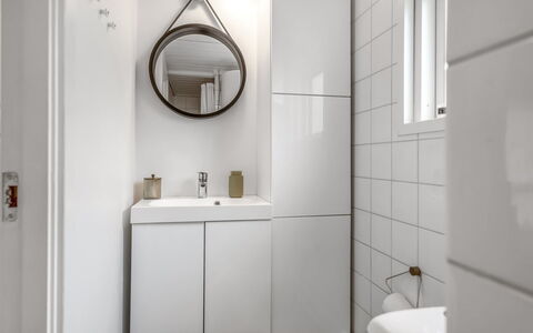 Eike - from the Sea: Wall, Interior Design, Flooring, Plumbing Fixture, Bathroom Sink, Floor, Sink, Bathroom Cabinet, Tap, Bathroom