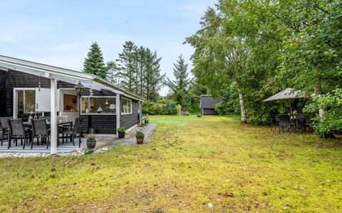 Eike - from the Sea: House, Home, Shrub, Cottage, Land Lot, Siding, Estate, Shade, Garden