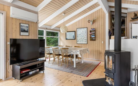Naninja - 924M from the Sea: Wood, Flooring, Ceiling, Floor, Interior Design, Room, Furniture, Wood Flooring, Hardwood, Living Room