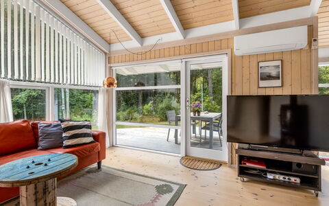 Naninja - 924M from the Sea: Wood, Interior Design, Ceiling, Flooring, Floor, Home, Couch, Furniture, Living Room, Door