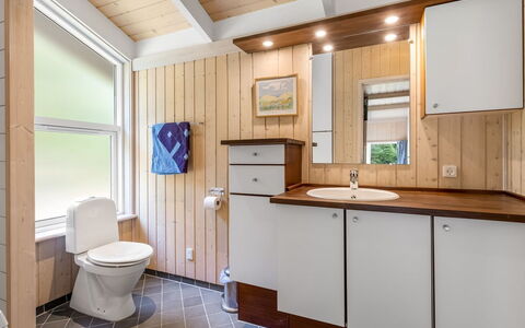 Naninja - 924M from the Sea: Wood, Plumbing Fixture, Interior Design, Sink, Ceiling, Plumbing, Flooring, Tap, Floor, Bathroom