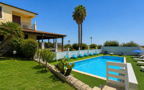 Villa Patrizia: Blue, Swimming Pool, Resort, Eco Hotel, Estate, Hacienda, Shade, Leisure, Villa