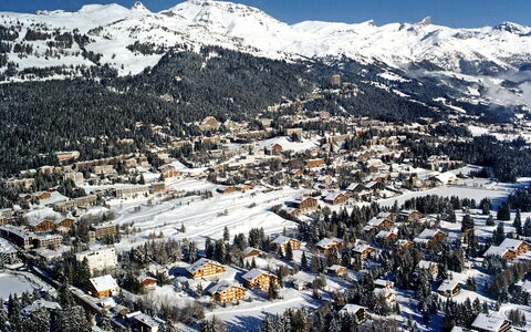Les Ambassadeurs B 3: Snow, Mountain, Winter, Landscape, Mountain Range, Hill Station, Freezing, Slope, Alps, Glacial Landform