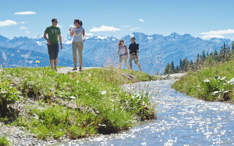 Les Ambassadeurs B 3: Mountainous Landforms, Mountain, Mountain Range, Hill, Highland, Recreation, Wilderness, Hill Station, Landscape