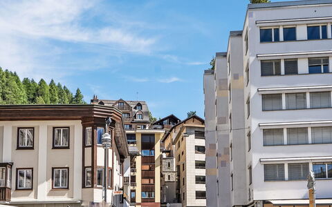 Chesa Zentrum 10B: Building, Daytime, Window, Apartment, City, Architecture, Urban Area, Residential Area, Neighbourhood, Facade