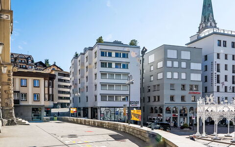 Chesa Zentrum 10B: Building, Daytime, Window, City, Urban Area, Town, Facade, Neighbourhood, Architecture, Public Space