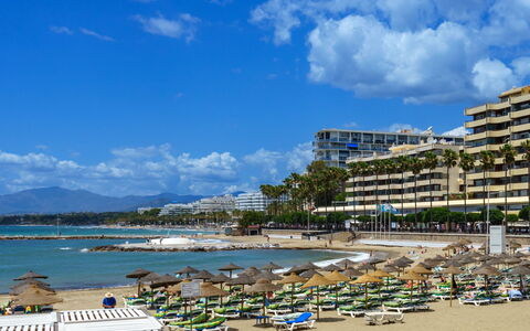 La Quinta Hills: Water, Body Of Water, Coast, Beach, Summer, Coastal And Oceanic Landforms, Shore, Sea, Apartment, Bank