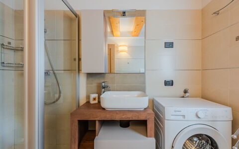 Rugia: Interior Design, Flooring, Floor, Plumbing Fixture, Bathroom, Wall, Sink, Wood, Bathroom Sink, Countertop