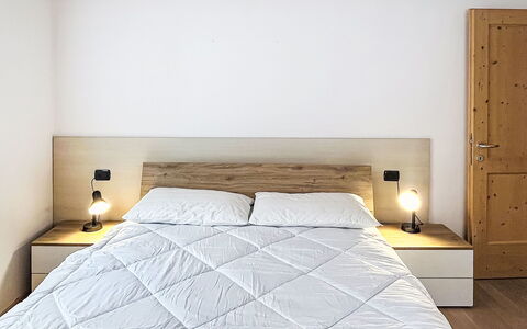 Rugia: Bed, Furniture, Bedroom, Wall, Interior Design, Bedding, Wood, Bed Sheet, Flooring, Floor
