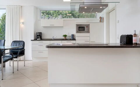 Am Seeufer: Interior Design, Furniture, Flooring, Countertop, Kitchen, Floor, Ceiling, Cabinetry, Light Fixture, Lighting