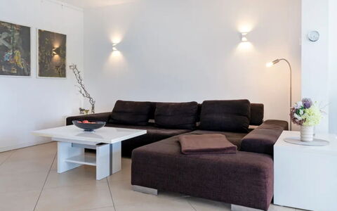 Am Seeufer: Furniture, Interior Design, Couch, Wall, Flooring, Living Room, Ceiling, Floor, Wood, Room
