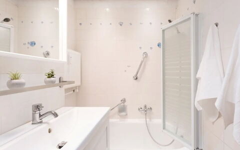 Meeresblick Ankerplatz 84: Bathroom, Plumbing Fixture, Bathtub, Interior Design, Flooring, Wall, Floor, Tap, Sink, Plumbing