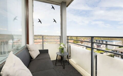 Meeresblick Ankerplatz 84: Apartment, Interior Design, Floor, Flooring, Furniture, Ceiling, Balcony, Room, Glass, Condominium