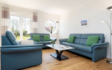 Reiterhof Rickert Glücksklee: Furniture, Interior Design, Flooring, Couch, Floor, Living Room, Table, Chair, Comfort