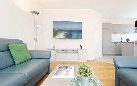 Reiterhof Rickert Glücksklee: Furniture, Interior Design, Couch, Flooring, Floor, Living Room, Ceiling, Room, Table