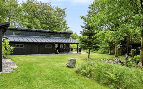 Gesine - 20Km to the Fjord: Grass, Shrub, Home, Roof, Land Lot, Groundcover, Garden, Cottage, Lawn, Spring