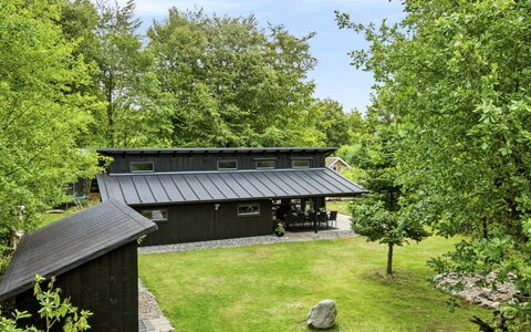 Gesine - 20Km to the Fjord: Shrub, Roof, Home, Cottage, Rural Area, Groundcover, Garden, Estate, Siding, Farmhouse