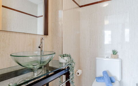 Oliva Nova Cabagua: Plumbing Fixture, Bathroom, Interior Design, Bathroom Sink, Sink, Flooring, Tap, Floor, Countertop, Mirror