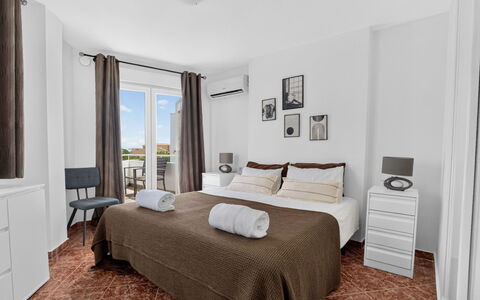 Titanic: Furniture, Bed, Bedroom, Interior Design, Floor, Home, Room, Apartment, Bed Sheet, Bedding