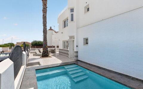 Titanic: Swimming Pool, Architecture, Home, Composite Material, Estate, Apartment, Resort, Villa, Balcony