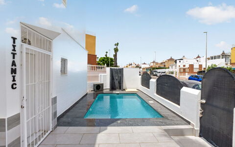 Titanic: Composite Material, Concrete, Swimming Pool, Tile, Design, Fence