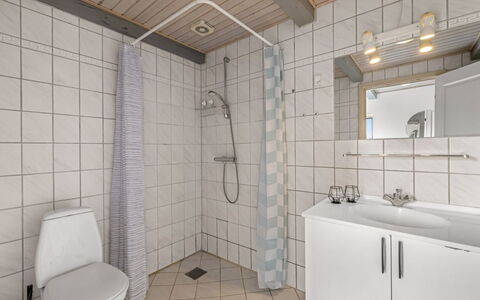 Hellevi - 500M to the Fjord: Flooring, Plumbing Fixture, Floor, Interior Design, Bathroom, Sink, Ceiling, Plumbing, Bathroom Sink, Room