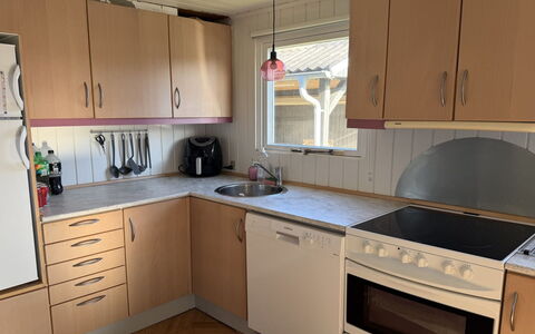 Rəzvan - from the Sea: Flooring, Kitchen, Wood, Countertop, Kitchen Appliance, Interior Design, Furniture, Floor, Cabinetry, Major Appliance