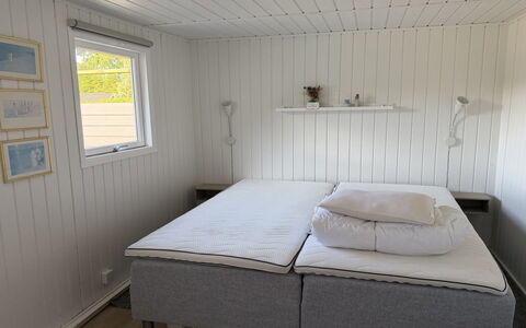 Rəzvan - from the Sea: Floor, Bedroom, Bed, Bedding, Bed Frame, Bed Sheet, Linens, Mattress, Pillow, Hardwood