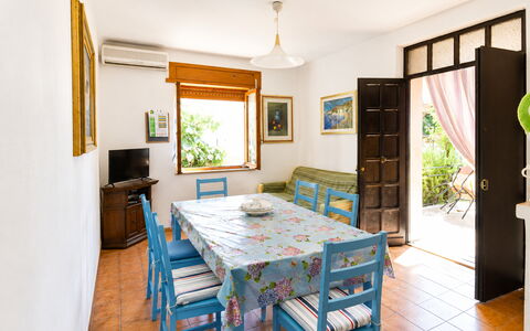 Casa Bianca, Budoni: Furniture, Interior Design, Table, Wood, Chair, Flooring, Ceiling, Kitchen & Dining Room Table, Dining Room, Floor