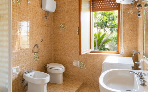 Casa Bianca, Budoni: Plumbing Fixture, Toilet Seat, Bathroom, Sink, Bathroom Sink, Toilet, Flooring, Interior Design, Floor, Tap