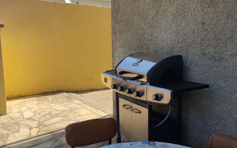 Casa Bianca, Budoni: Shade, Outdoor Furniture, Backyard, Outdoor Table, Yard, Balcony, Outdoor Structure, Barbecue, Courtyard