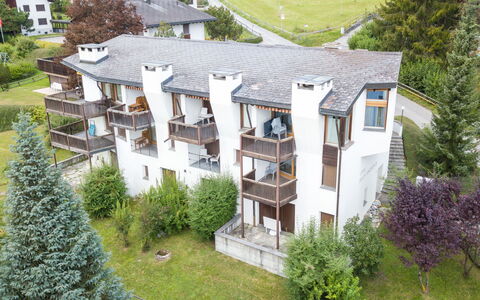 Casa Pleun: Residential Area, Home, Apartment, Estate, Balcony, Yard, Landscaping, Villa
