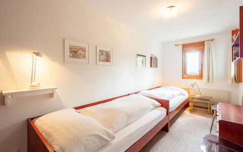 Casa Pleun: Wall, Interior Design, Bed, Bedroom, Flooring, Floor, Furniture, Ceiling, Bed Sheet, Room